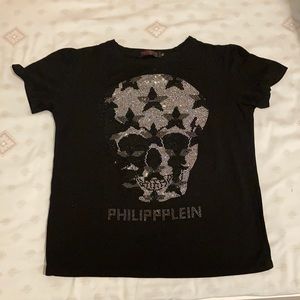 I am selling an XL philipplein T shirt.